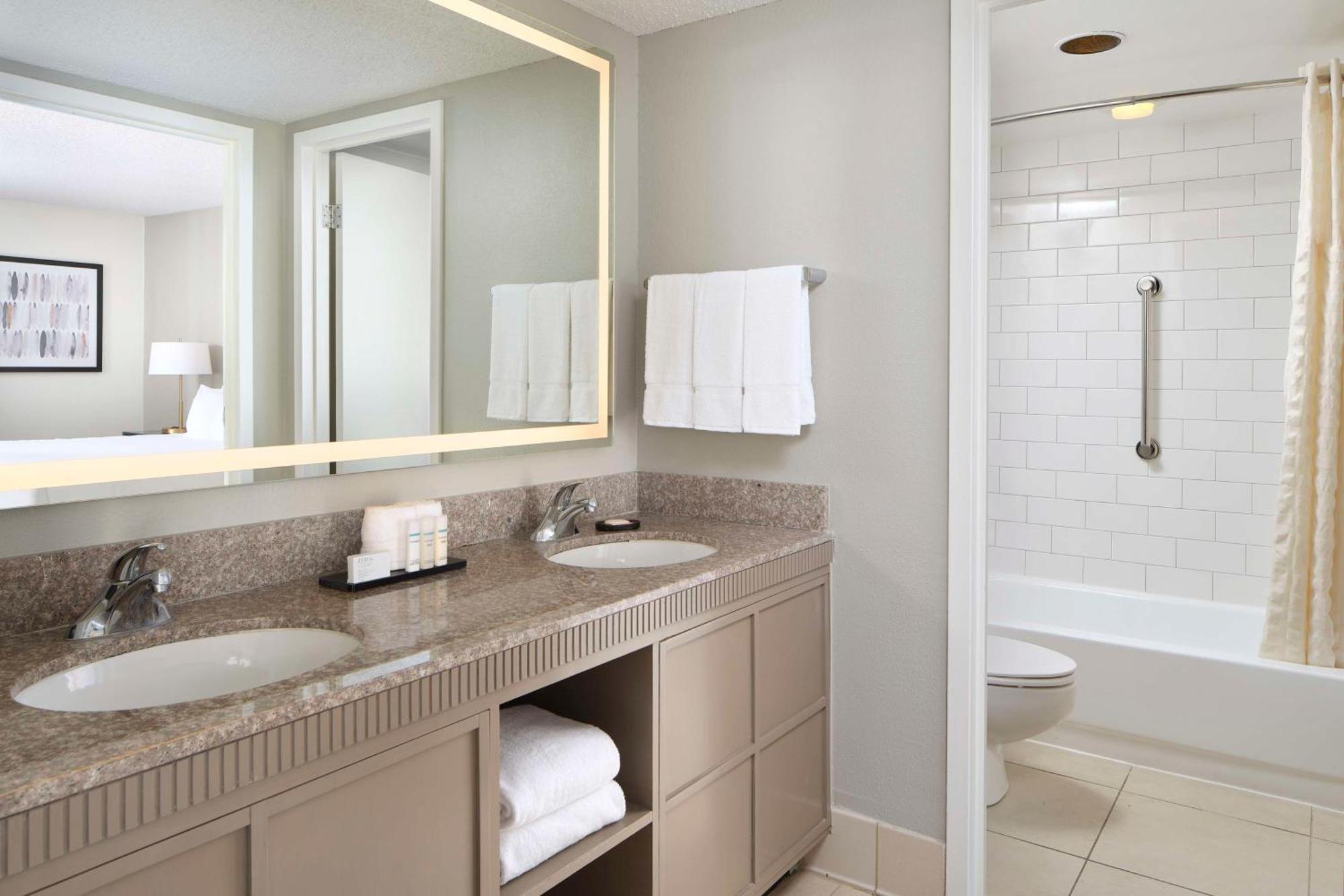 Queen Suite Bath Tub Ocean View Mobility or Hearing Access